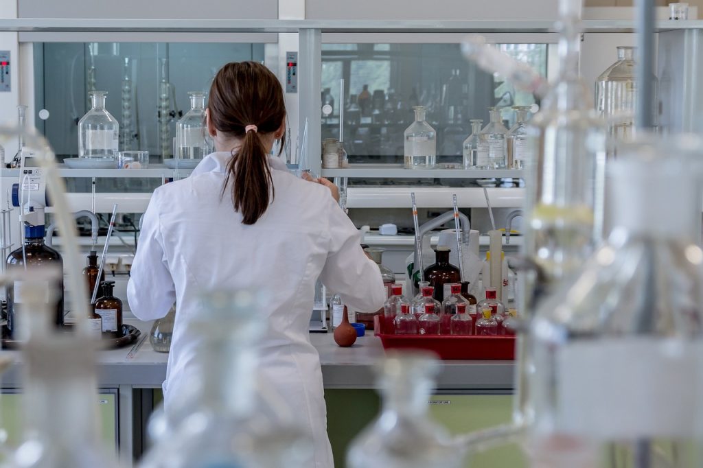 explorez la psychologie énergétique clinique pour comprendre et traiter les déséquilibres émotionnels grâce à des approches innovantes combinant énergie et thérapie traditionnelle.